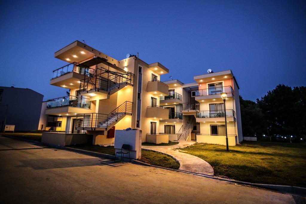 Ofrynio Deluxe Apartments Ofrinion Exterior photo